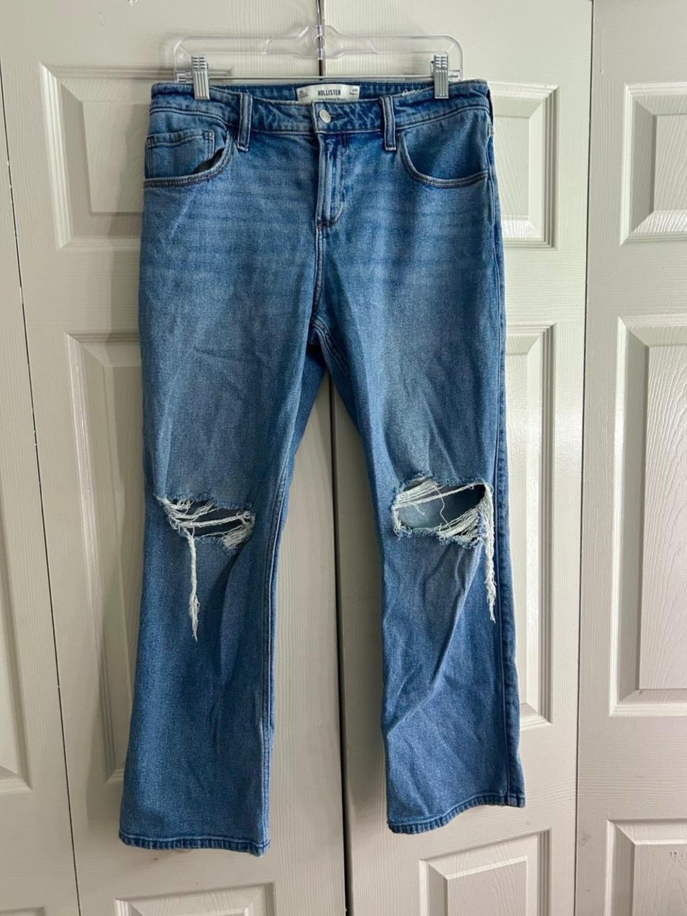 Hollister Women's Light Blue Ripped Knee Jeans